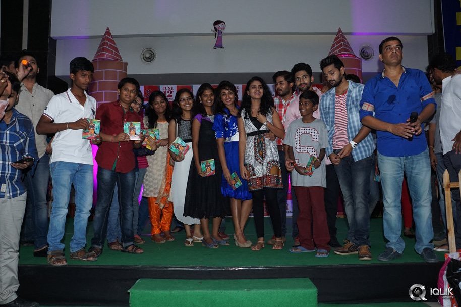 Kerintha-Movie-Team-at-Manjeera-Mall-Kukatpally